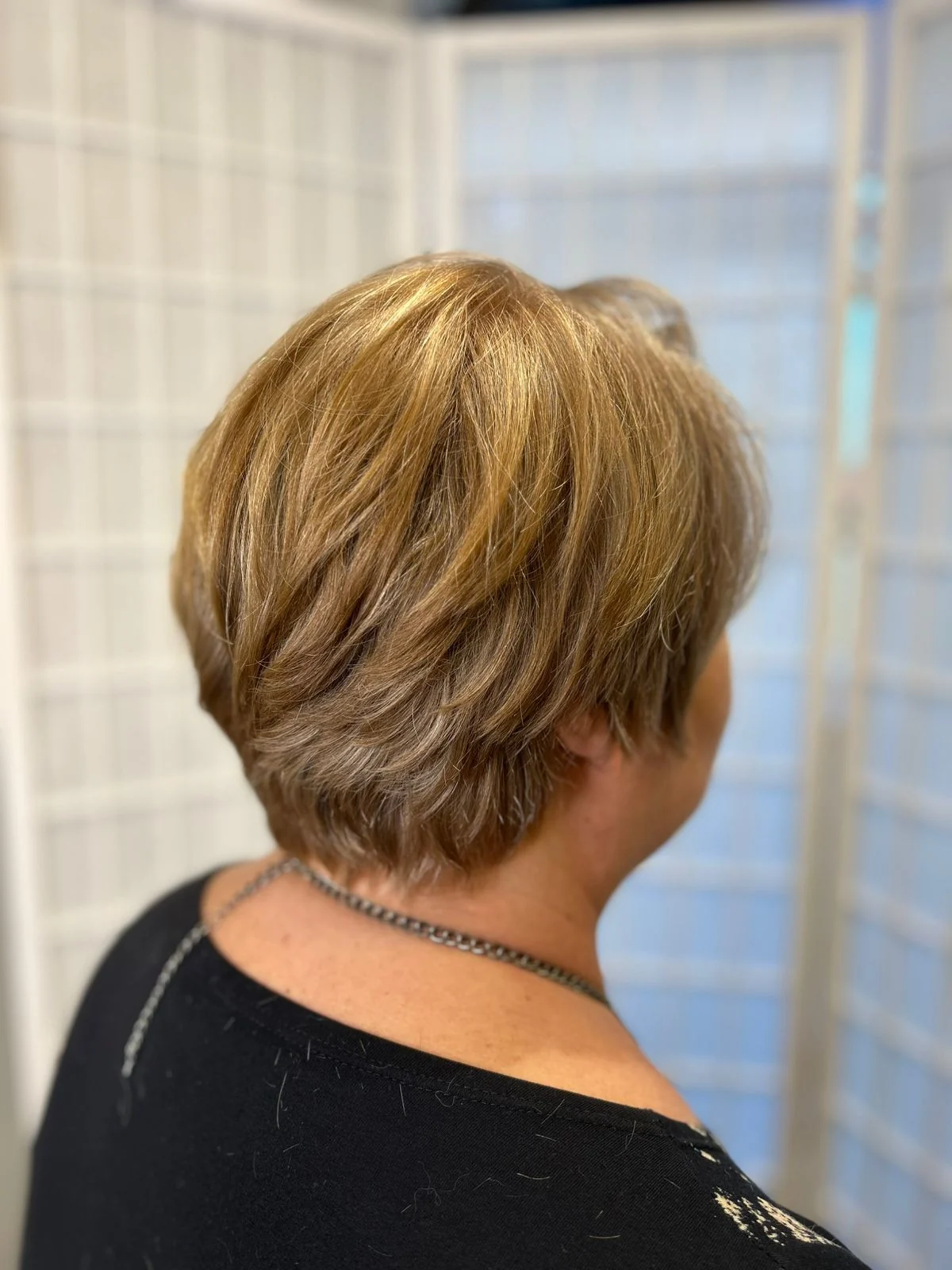 Pixie com volume - modelo de corte Tica Cabelos